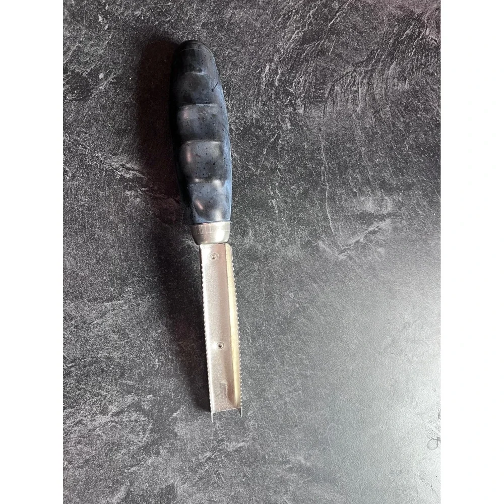 Rare‎ Vintage Metal Fish Scaler with Black Handle